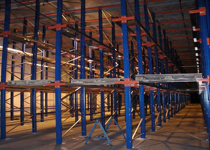 Double Entrance Drive In Industrial Shelving Units For High Density Pallet Storage