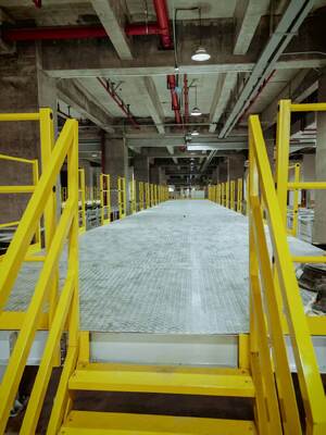 Heavy-duty I-beam loft platform